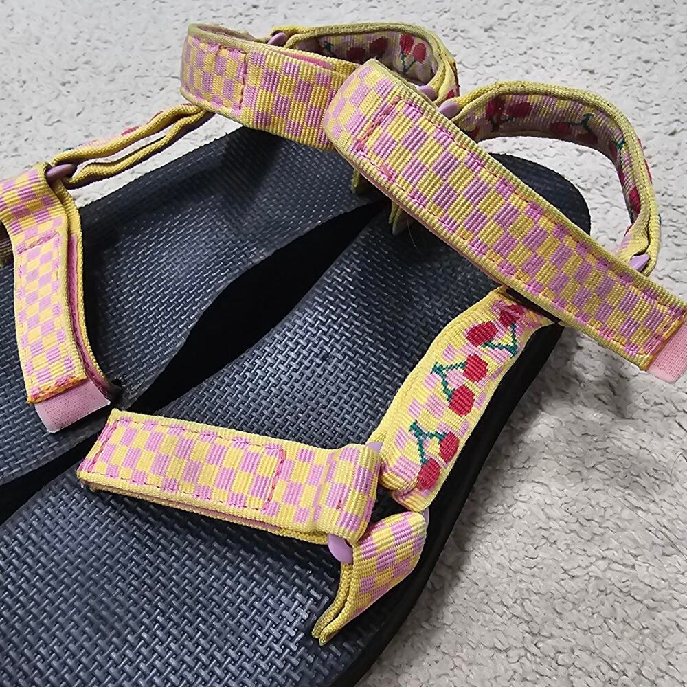 Teva Cherry Blossom Strappy Sandals Size 8 - Picture 2 of 4